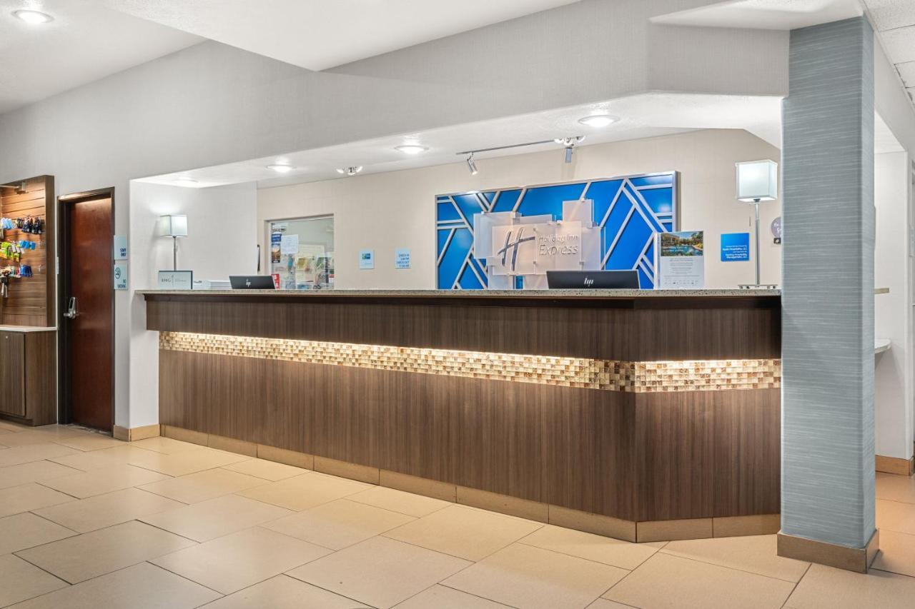 Holiday Inn Express Wenatchee By Ihg Exterior photo
