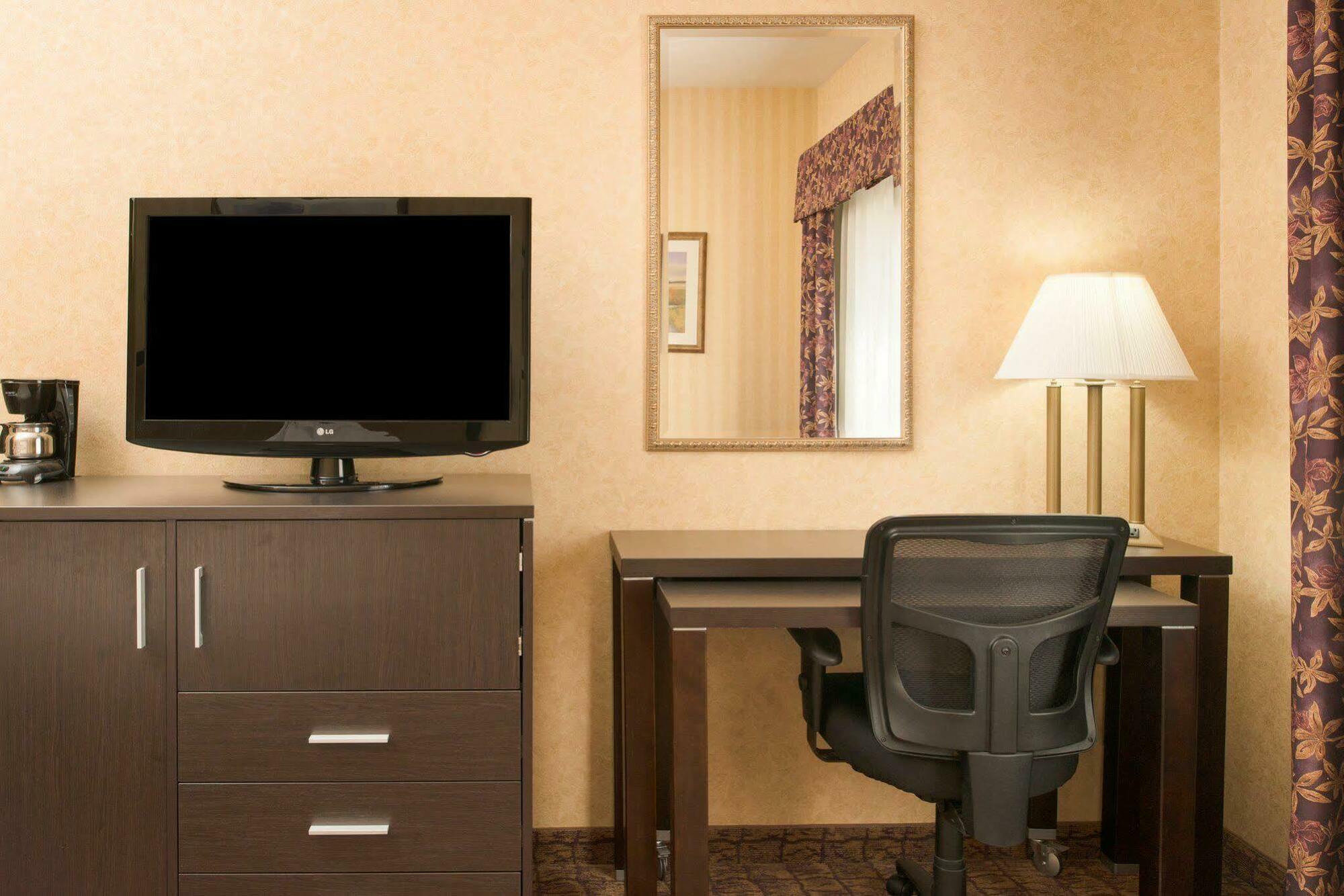Holiday Inn Express Wenatchee By Ihg Exterior photo